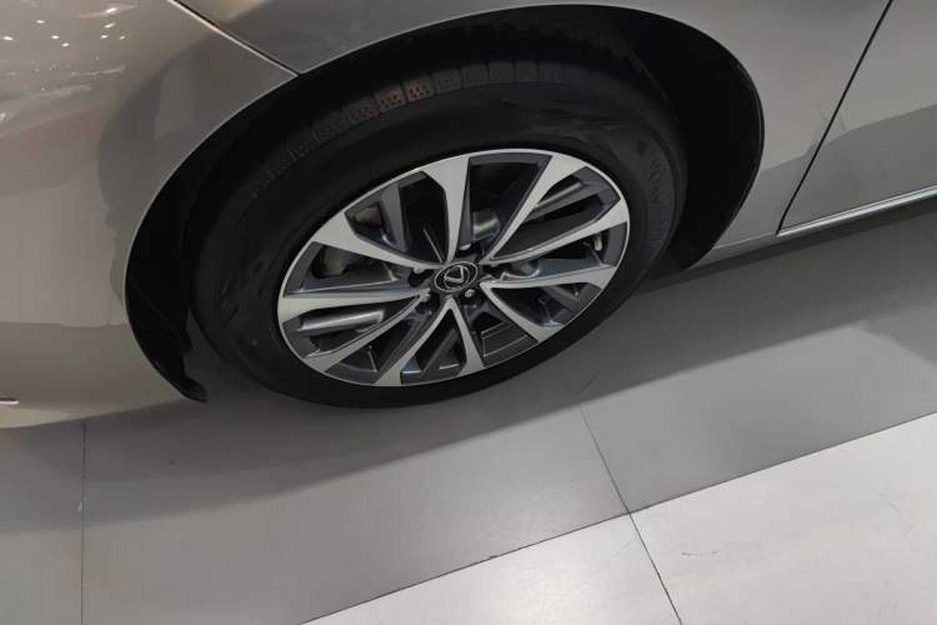 Used Lexus ES 2022 200 Excellence Edition Left Front Wheel Hub