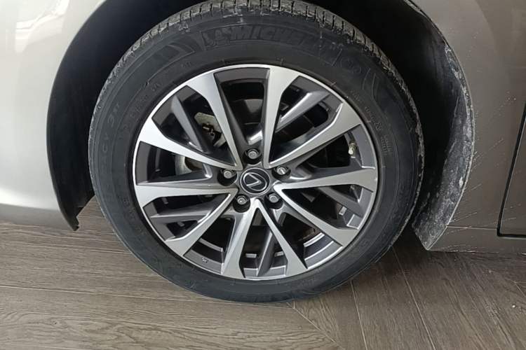 Used Lexus ES 2022 200 Excellence Edition Left Front Wheel Hub