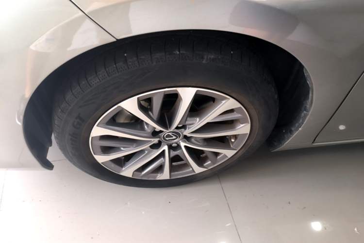 Used Lexus ES 2022 200 Luxury Edition Left Front Wheel Hub