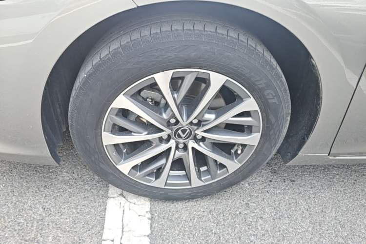 Used Lexus ES 2022 200 Excellence Edition Left Front Wheel Hub