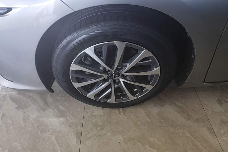 Used Lexus ES 2022 200 Excellence Edition Left Front Wheel Hub