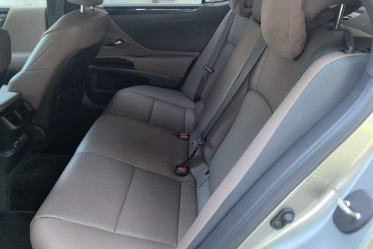 Used Lexus ES 2022 300h Excellence Edition Left Rear Seat