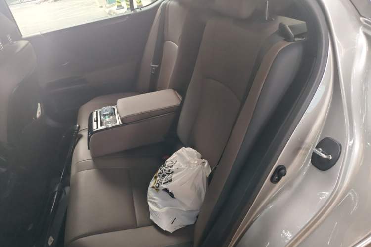 Used Lexus ES 2022 300h Excellence Edition Left Rear Seat