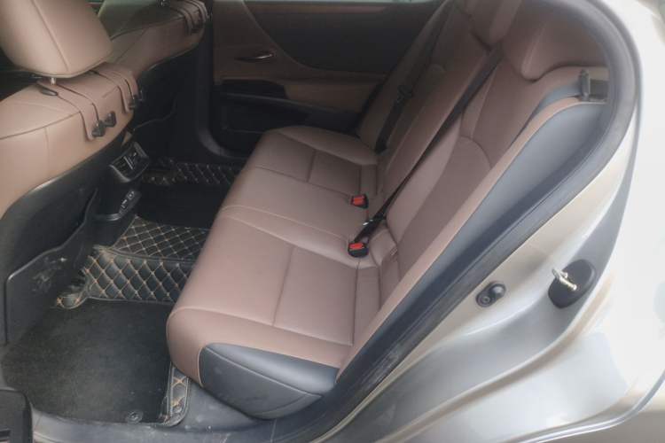 Used Lexus ES 2022 200 Luxury Edition Left Rear Seat