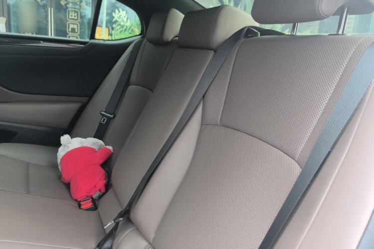 Used Lexus ES 2022 200 Excellence Edition Left Rear Seat