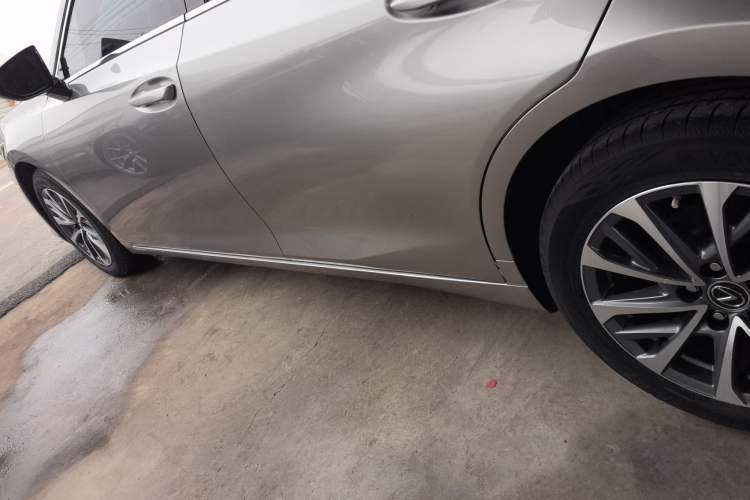 Used Lexus ES 2022 200 Luxury Edition Left Side Sill
