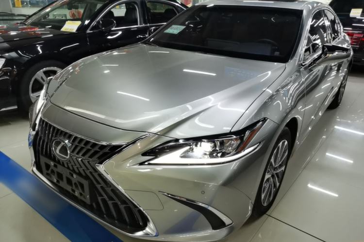 Lexus ES 2022 300h Excellence Edition