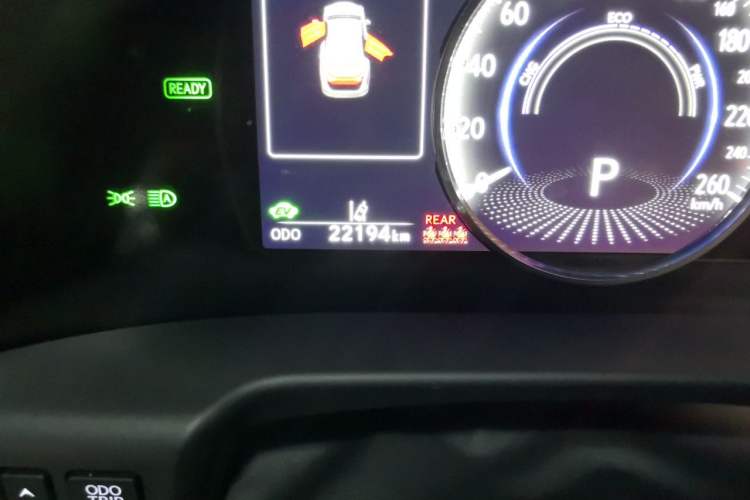 Used Lexus ES 2022 300h Excellence Edition Odometer Close Up