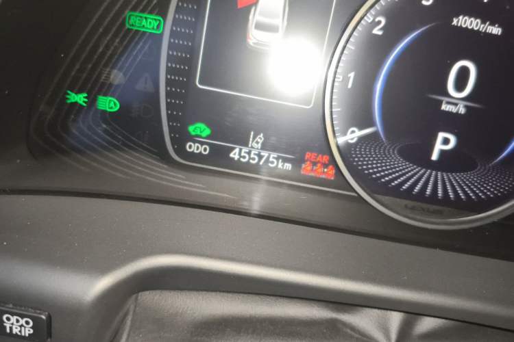 Used Lexus ES 2022 300h Excellence Edition Odometer Close Up