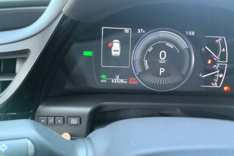 Used Lexus ES 2022 300h Excellence Edition Odometer Close Up