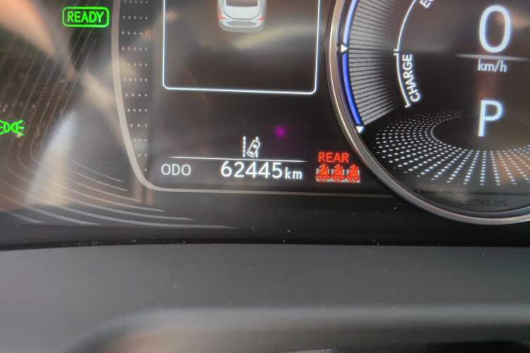 Used Lexus ES 2022 300h Deluxe Edition Odometer Close Up