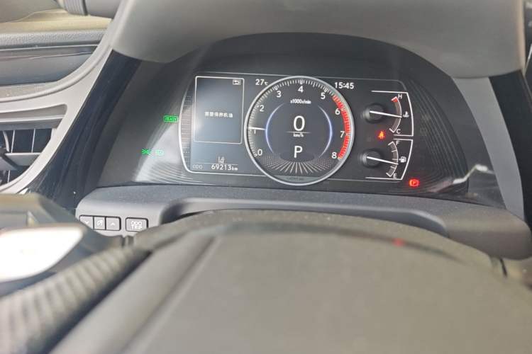 Used Lexus ES 2022 300h Deluxe Edition Odometer Close Up