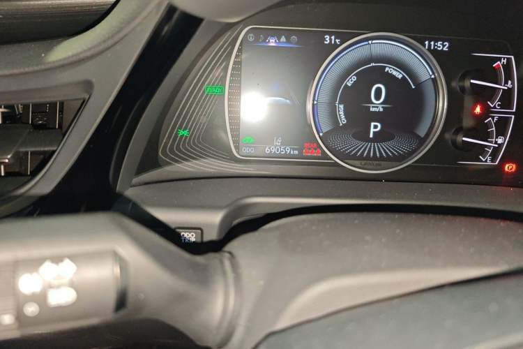 Used Lexus ES 2022 300h Excellence Edition Odometer Close Up