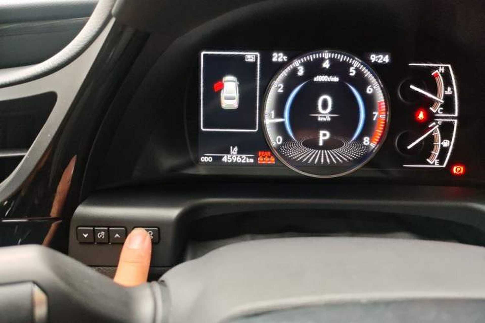 Used Lexus ES 2022 200 Excellence Edition Odometer Close Up