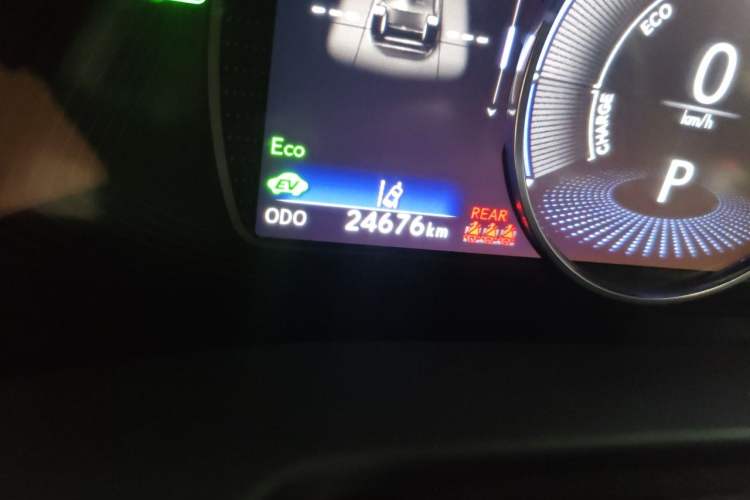 Used Lexus ES 2022 300h Excellence Edition Odometer Close Up