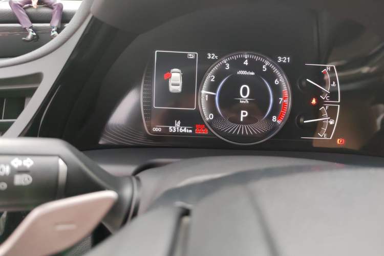 Used Lexus ES 2022 200 Excellence Edition Odometer Close Up
