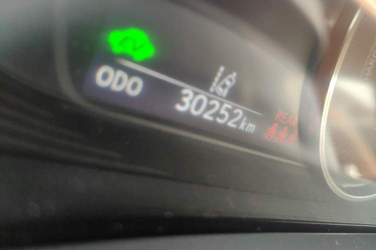 Used Lexus ES 2022 300h Deluxe Edition Odometer Close Up