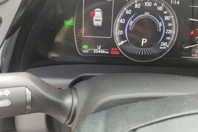Used Lexus ES 2022 300h Deluxe Edition Odometer Close Up