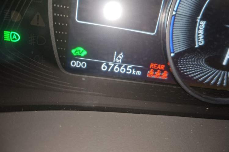 Used Lexus ES 2022 300h Excellence Edition Odometer Close Up