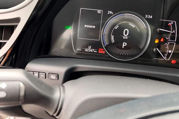 Used Lexus ES 2022 300h Deluxe Edition Odometer Close Up