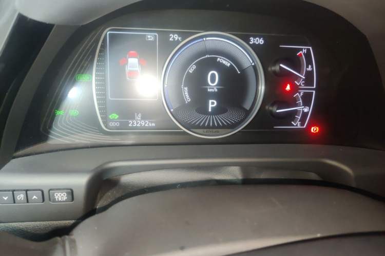 Used Lexus ES 2022 300h Excellence Edition Odometer Close Up