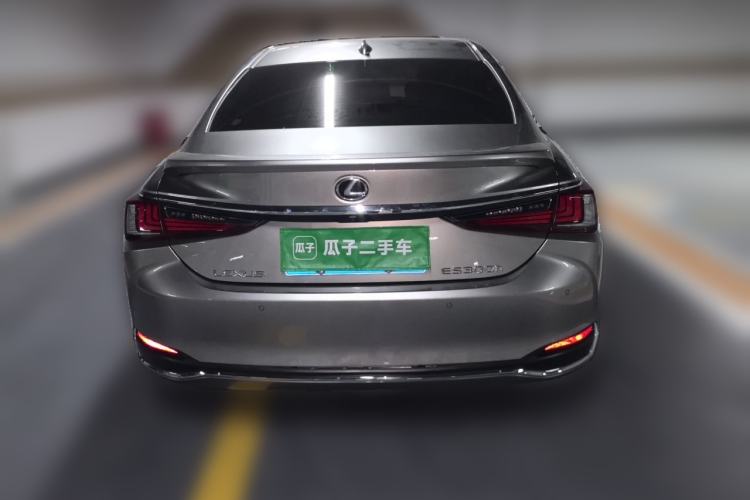 Used Lexus ES 2022 300h Excellence Edition Rear