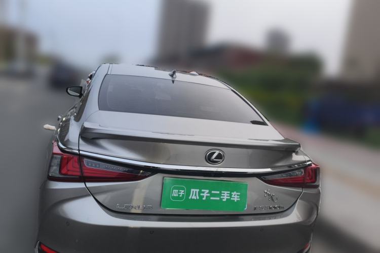 Used Lexus ES 2022 300h Excellence Edition Rear