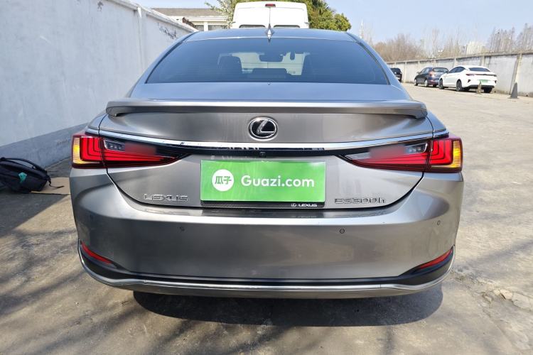 Used Lexus ES 2022 300h Excellence Edition Rear