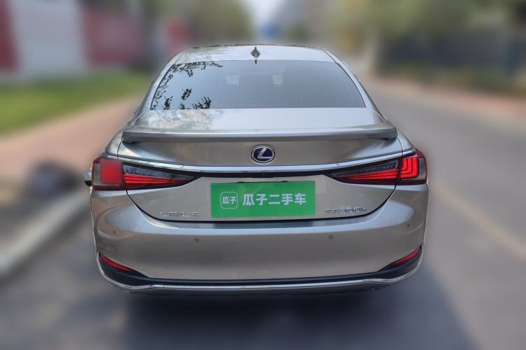 Used Lexus ES 2022 300h Deluxe Edition Rear