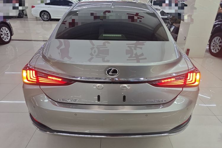 Lexus ES 200 2022 — 5