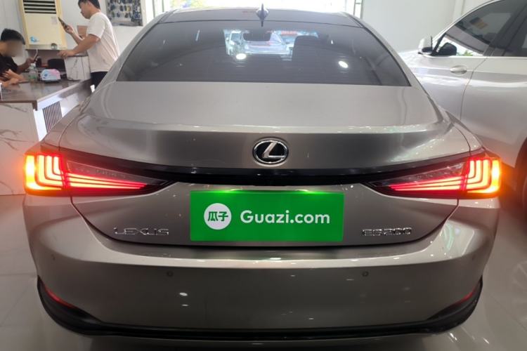 Used Lexus ES 2022 200 Luxury Edition Rear