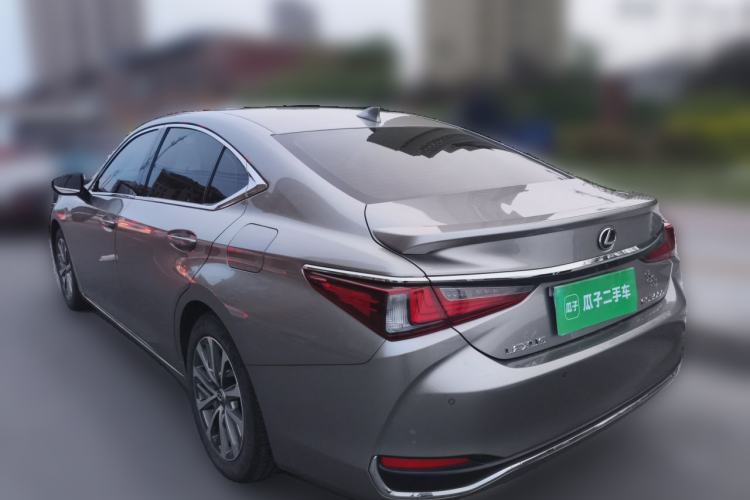 Used Lexus ES 2022 300h Excellence Edition Rear Left 45 Deg