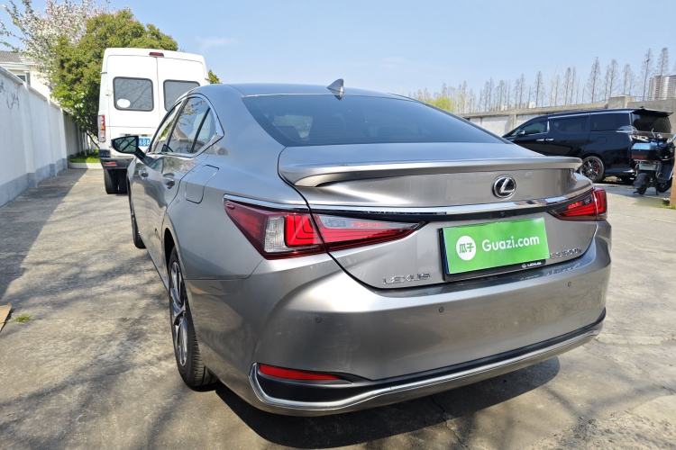 Used Lexus ES 2022 300h Excellence Edition Rear Left 45 Deg