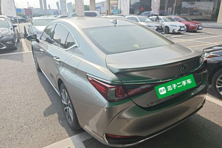 Used Lexus ES 2022 300h Excellence Edition Rear Left 45 Deg