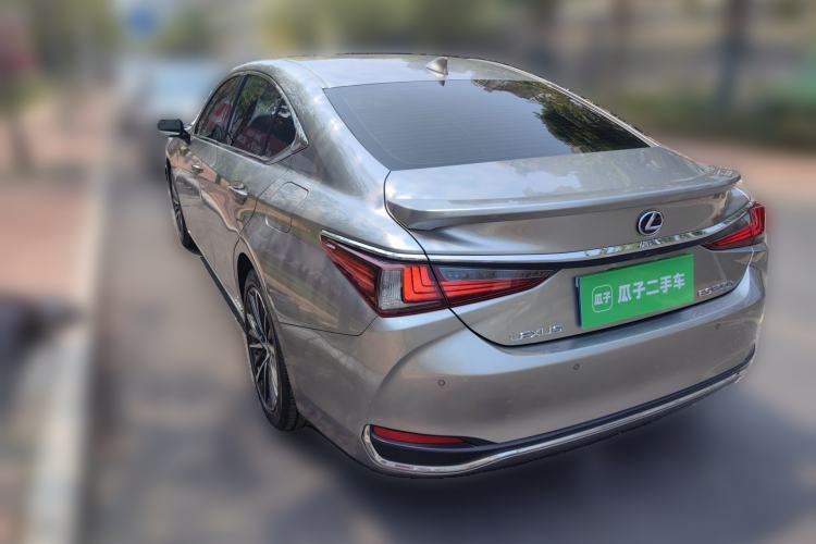 Used Lexus ES 2022 300h Deluxe Edition Rear Left 45 Deg