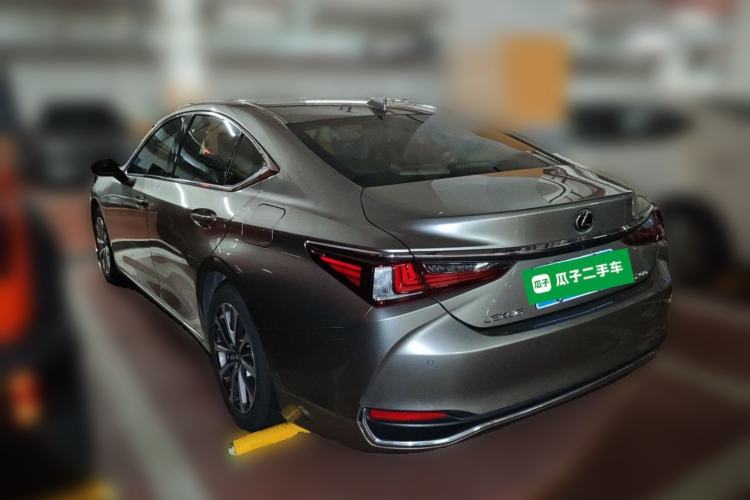 Used Lexus ES 2022 200 Excellence Edition Rear Left 45 Deg