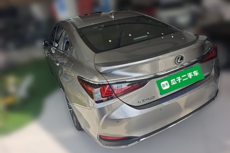 Used Lexus ES 2022 300h Deluxe Edition Rear Left 45 Deg