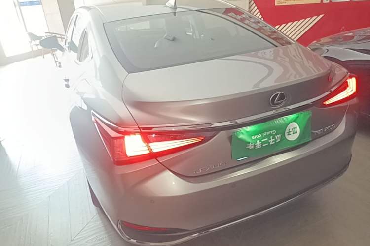 Used Lexus ES 2022 200 Excellence Edition Rear Left 45 Deg