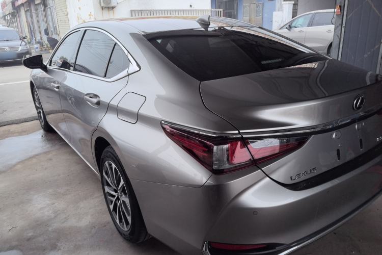 Used Lexus ES 2022 200 Luxury Edition Rear Left 45 Deg