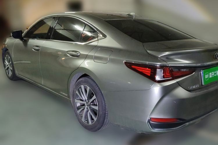 Used Lexus ES 2022 300h Excellence Edition Rear Left 45 Deg