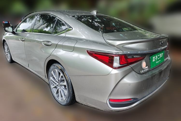 Used Lexus ES 2022 300h Excellence Edition Rear Left 45 Deg