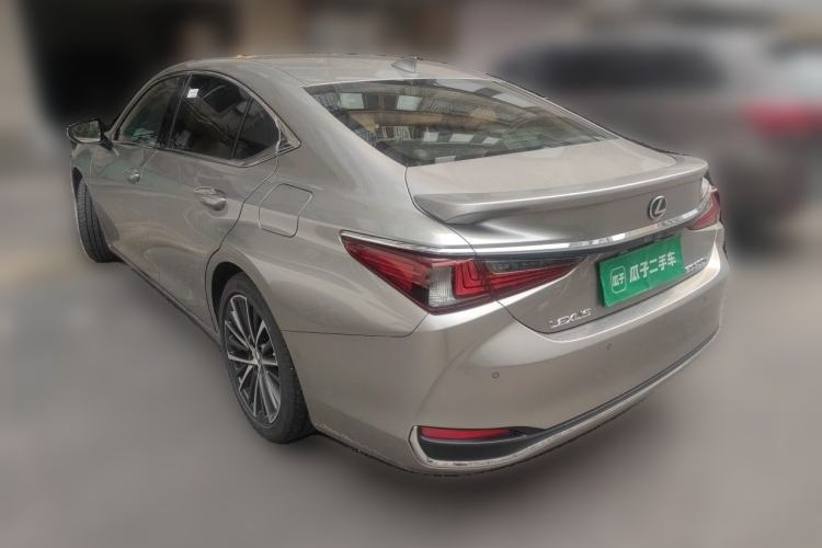 Used Lexus ES 2022 300h Deluxe Edition Rear Left 45 Deg