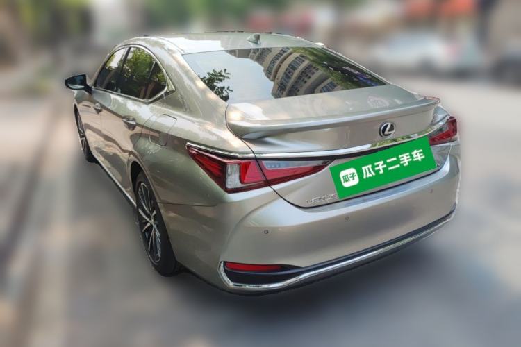 Used Lexus ES 2022 300h Deluxe Edition Rear Left 45 Deg