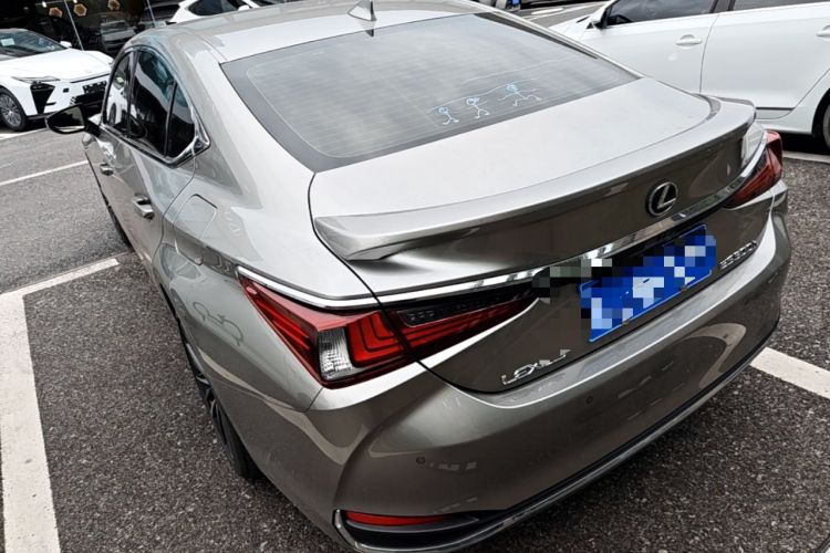 Used Lexus ES 2022 300h Deluxe Edition Rear Left 45 Deg