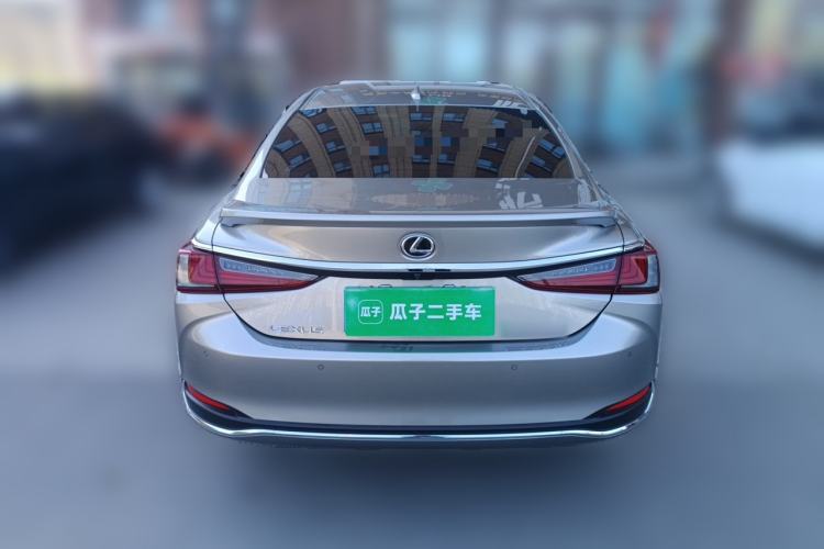 Used Lexus ES 2022 300h Deluxe Edition Rear