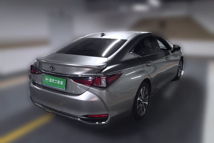 Used Lexus ES 2022 300h Excellence Edition Rear Right 45 Deg