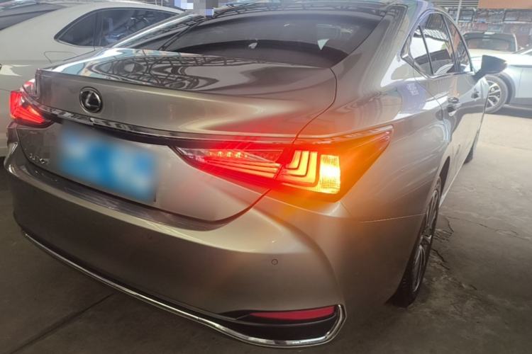 Used Lexus ES 2022 260 Excellence Edition Rear Right 45 Deg