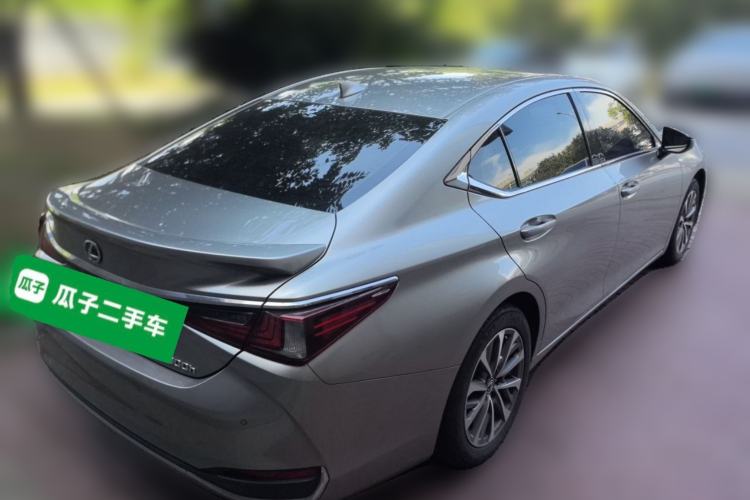 Used Lexus ES 2022 300h Excellence Edition Rear Right 45 Deg
