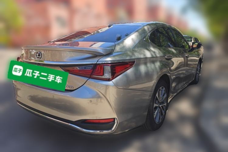 Used Lexus ES 2022 300h Excellence Edition Rear Right 45 Deg