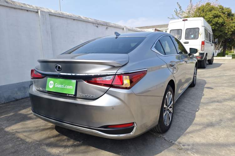 Used Lexus ES 2022 300h Excellence Edition Rear Right 45 Deg